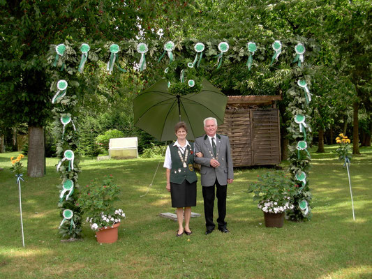 Seniorenkönigin Gerda II. (Holthusen) mit Seniorenkönig Hartmut dem I. (Schlosser)