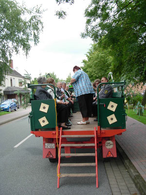 Auch die Senioren und die ganz kleinen nehmen am Festumzug teil.