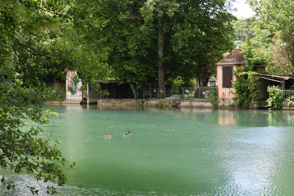 bar-sur-seine-aube-champagne-river