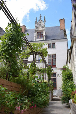 troyes-architecture-limestone-house-Champagne