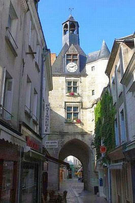 medieval-town-Amboise-Loire-Valley-clock-tower