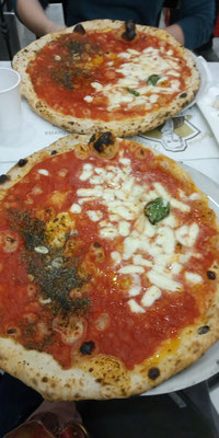 pizza-margherita-naple-italy-food-wine