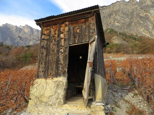 vineyard-hut-Valais-Switzerland-wine-tourism