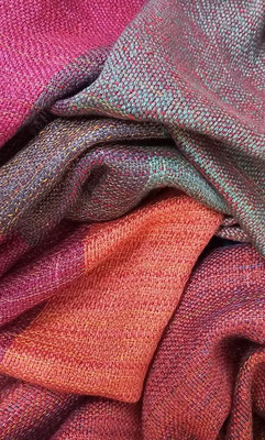 Handgewebte Schals von Eva Hönle und Neda Bevk aus Slowenien