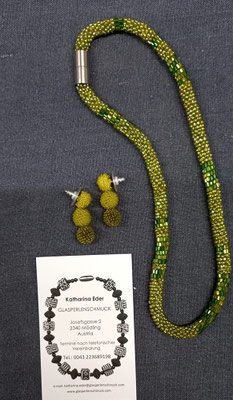 Katharina Eder -Glasperlenschmuck - zeigt eine kleine Auswahl in der Sonderausstellung im August.