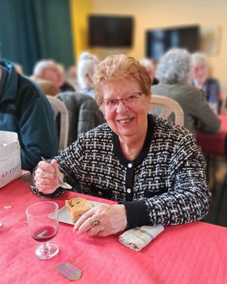 Des repas faits maison sont proposés au restaurant de la résidence seniors