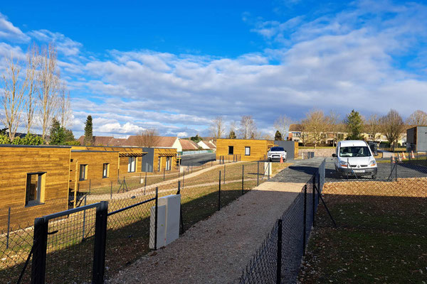 Jasmin village, le gazon vient d'être semé
