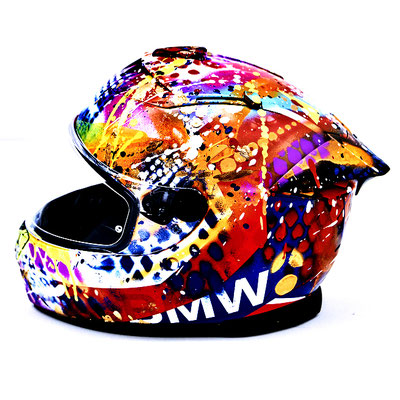 MARC JUNG X MARIAMA JAMANKA X BMW MOTORRAD/BOB HELMET X DAS IST THÜRINGEN, 2021 mixed media on bmw helmet