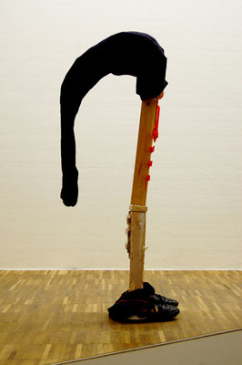   SCHON WIEDER IM EIMER, 2010, wood, straw, textilies, 120x60x50cm