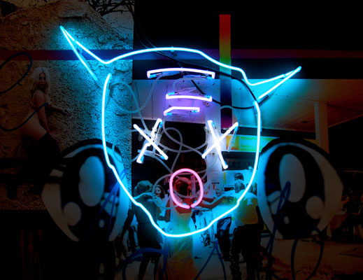 HAKUNA MATATA, 2016, neon object, 70x85cm