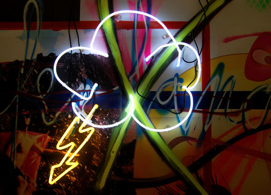 THUNDER DOME, 2016, neon object, 67x60cm (lighting turns on and off)