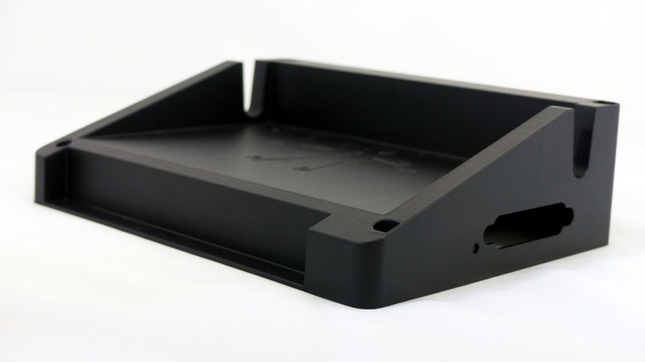 Gehäuse aus PC/ABS für die Medizintechnik, hergestellt per Spritzguss aus einem Werkzeugeinsatz aus Aluminium zur Fertigung einer Kleinserie von 500 Stück pro Jahr