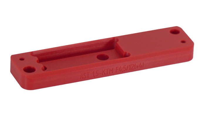 Bauteil für den Maschinenbau mit Gravur. Kleinserienfertigung per CNC-Fräsen aus Hart-PVC