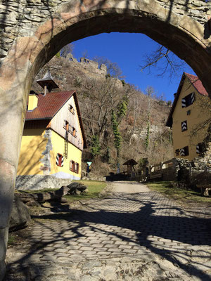 Eingang zur alten Burg Hohenkrähen