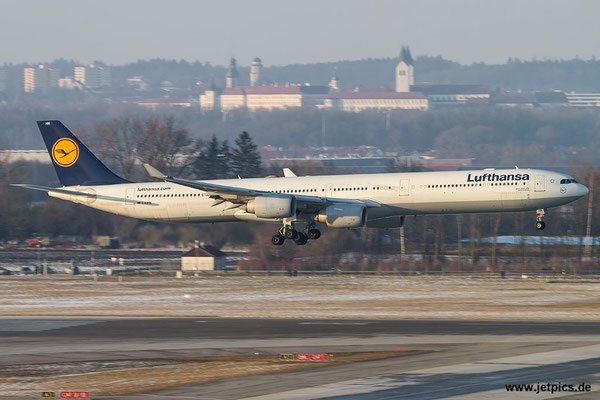 D-AIHN, A340-642, Lufthansa