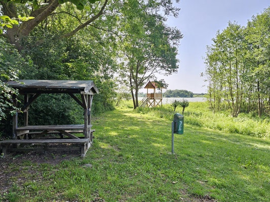 Kleiner Rastplatz am Meiersteig - am Santower See 