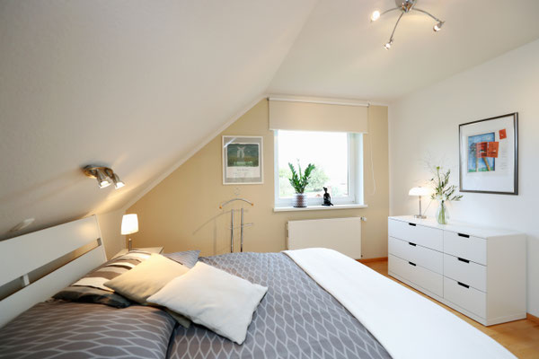 2 gemütliche Schlafzimmer vorhanden - Ferienwohnung Wiesenblick Gänseblümchen