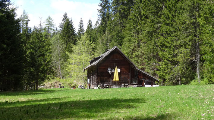 vorbei an der Holzknechthütte