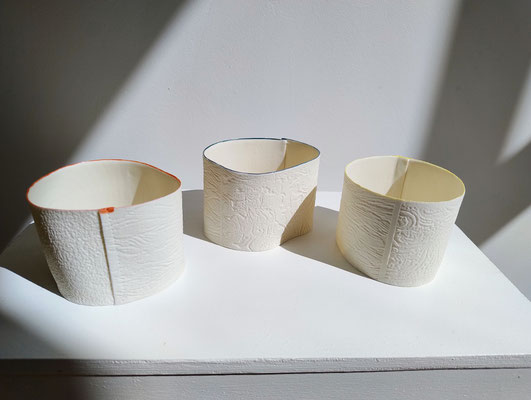 Teelichthouder x3 rode, geel en groenblouw land, +/-10 x 8,5 x 7 cm- Price: € 75 p.p.