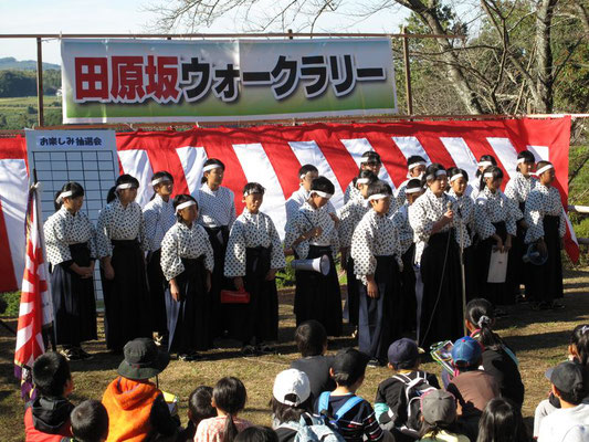 田原小学校６年生が９か所のチェックポイントで戦跡等の説明を行います。この出立で学習の成果を披露します。