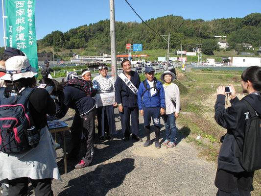 【豊岡眼鏡橋】「西郷どん」と記念撮影中です。