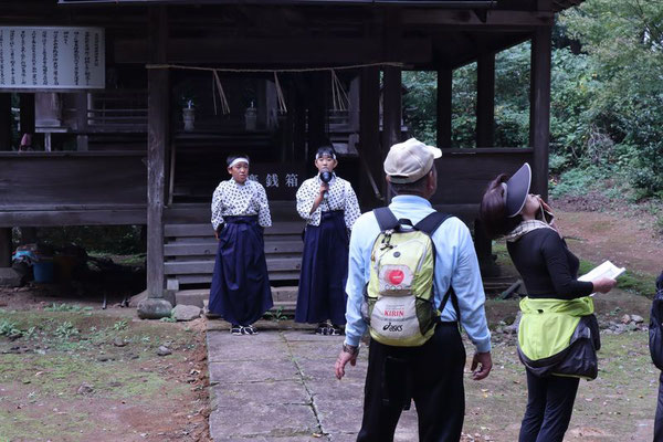 ⑮熊野座神社、社殿や境内の杉の木には、多くの弾跡が見つかっています。