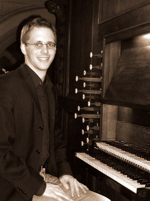 An der Orgel in St. Martinus Kontich, Belgien (Foto: Steffi Wintersohle, 2007)