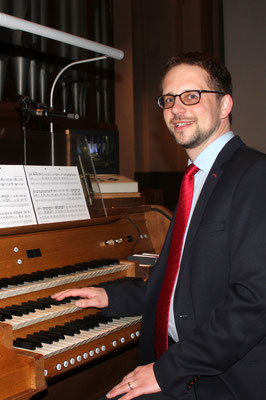 An der Orgel in St. Viktor Damme (Foto: Steffen Oevermann, 2017)