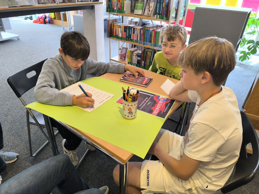Die Kinder arbeiteten in Kleingruppen zusammen