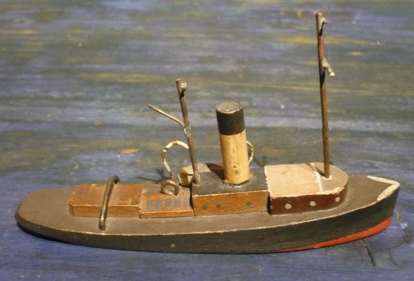 Hochseeschlepper im Orginalzustand mit fehlender Brücke