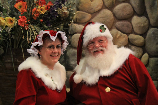 Mr and Mrs Santa at Great Wolf Lodge