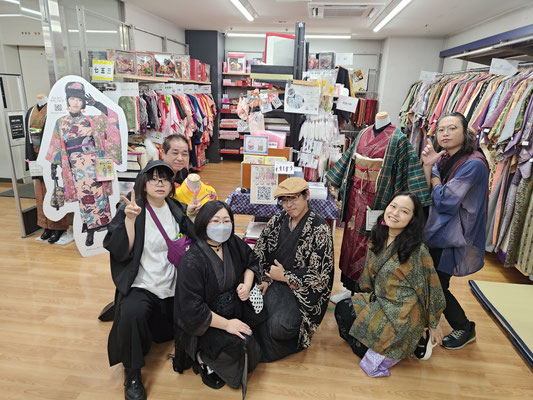 集合写真にナニゲにさんかくさんもご一緒にwww