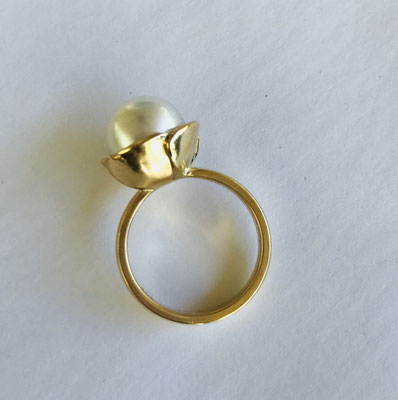 "Love Flowers" 9ct Yellow Gold & Pearl Ring