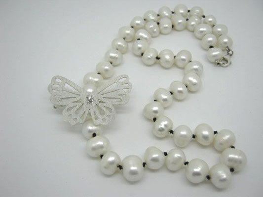 "Louie" - Stg Sil Butterfly Hair Clip with Diamond & Pearl Strand 