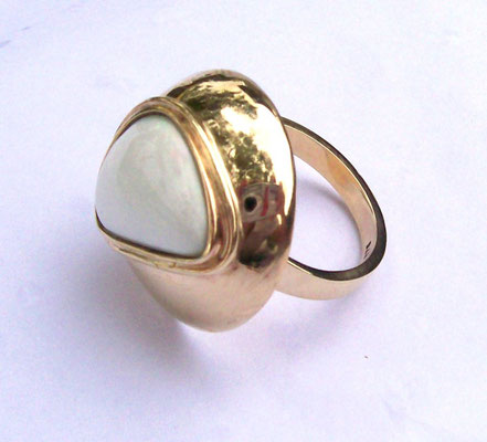 9ct Yellow Gold & White Opal Dress Ring 