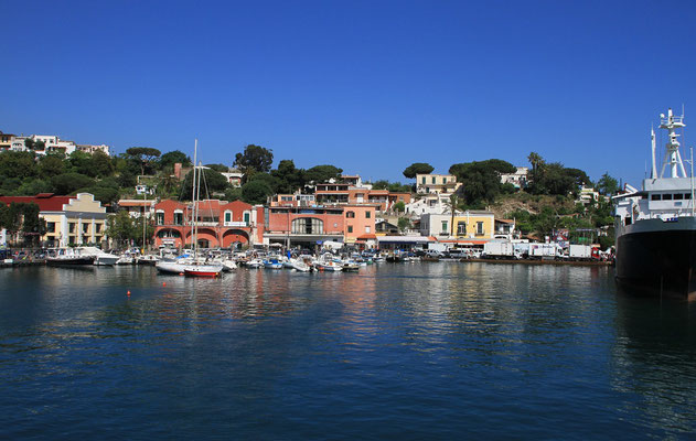 Der Hafen von Ischia