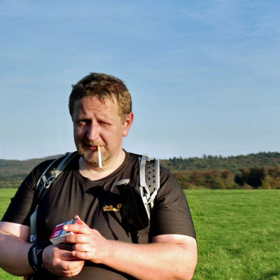 Was für eine Wanderung!!! Noch eine Zigarette bevor wir nach Hause fahren.
