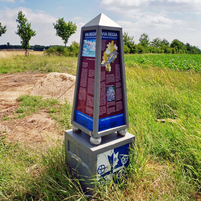 32 Via Regia-Meilenstein, Parkplatz an der L 3008 