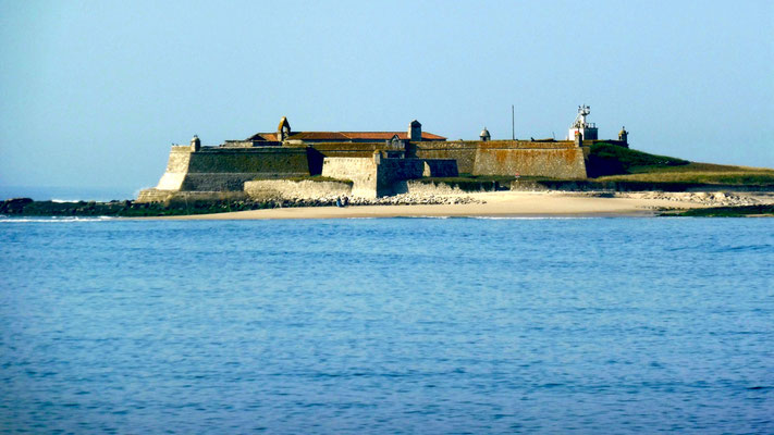 2/2  Die Insel Insua mit der Festung
