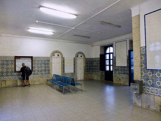 3/4 Bahnhofshalle Caminha
