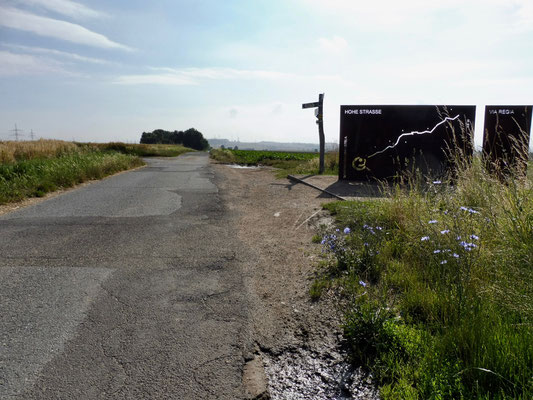 3 Die "Via Regia-Installation" am Beginn der "HOHEN STRASSE"