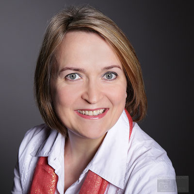 Bewerbungsbild klassik von einer Frau mit Schal