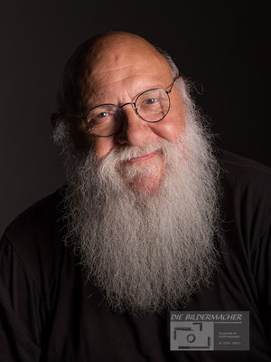 klasiches Portrait eines bärtigen Mannes 