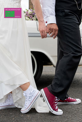  Brautpaarshooting mit matching Converse