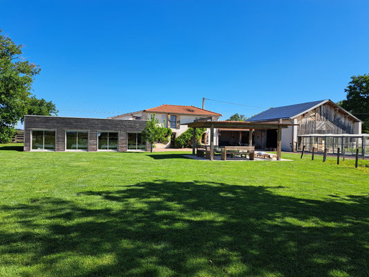 Gîte de groupe 14 personnes avec piscine et spa dans la Loire