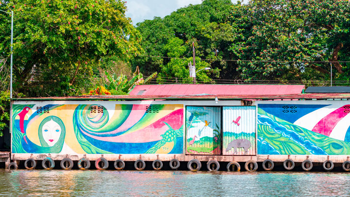 Fresque environnementale à Tortuguero