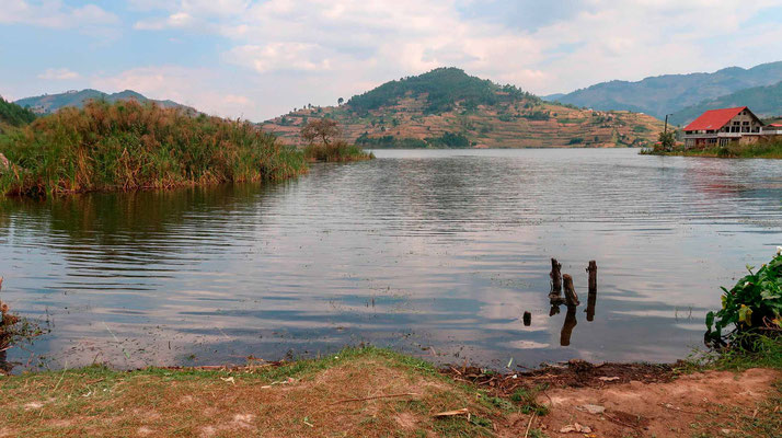 Petit lac en direction des Volcans.