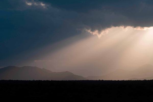 Coucher de Soleil à travers les nuages