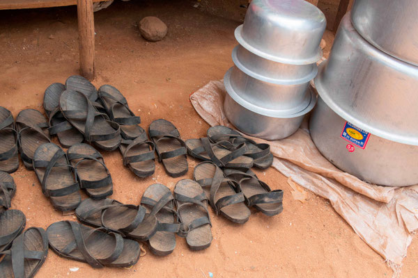 Sandales des Karamojong fabriquées en pneu 