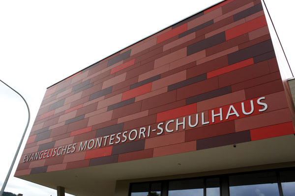 Fräsbuchstaben gefräste Buchstaben Fassadenbeschirftung Acrylbuchstaben CNC Fräsen StyleWerk Werbetechnik 